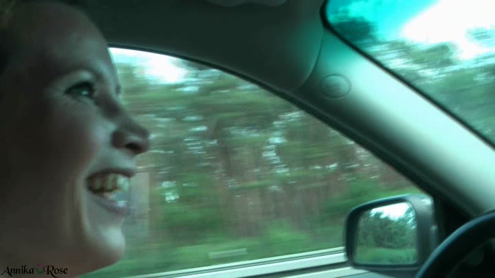 AnnikaRose – Entsaftet auf der Autobahn