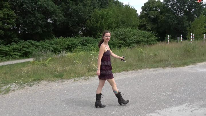 AnnikaRose – Flashing unten rum