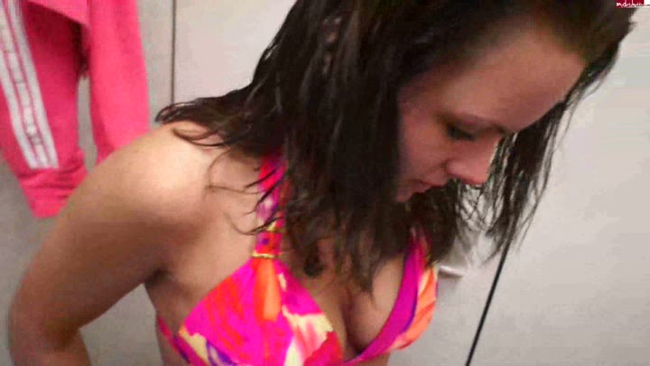 Arya LaRoca – Ohne gummi vom nachbar im schwimmbad gefickt