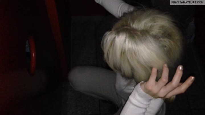 Ashlee-Cox – Amateur Blowjob im Pornokino