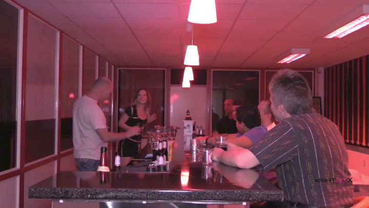 Ashlee-Cox – Die neue Barschlampe