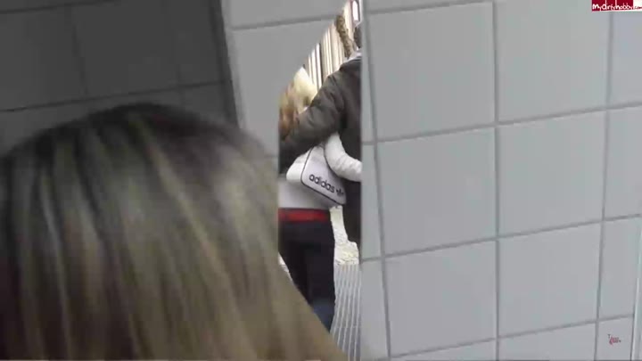 Ashlee-Cox – Oeffentlicher Toiletten Fick