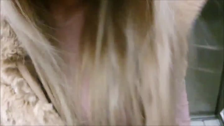 b b shorty – Heimlich im oeffentlichen Aufzug