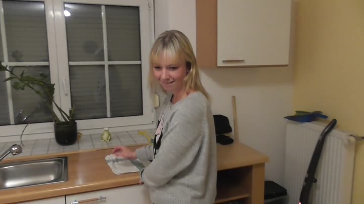 BunnyDiamond – Fremdfick waehrend meine beste Freundin zur Tanke faehrt