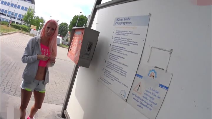 CandyXS – Abspritz-Profi – Laura in der Waschanlage