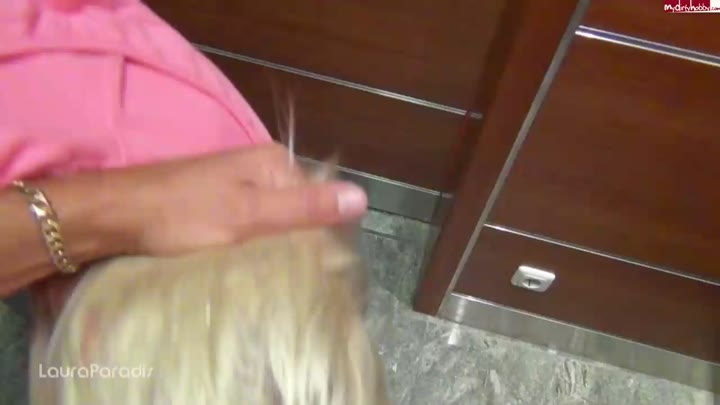 CandyXS – Am Geldautomaten abgefickt – Rollenspiel