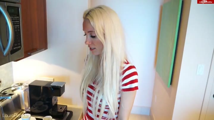 CandyXS – Dumm gestellt ist halb gefickt