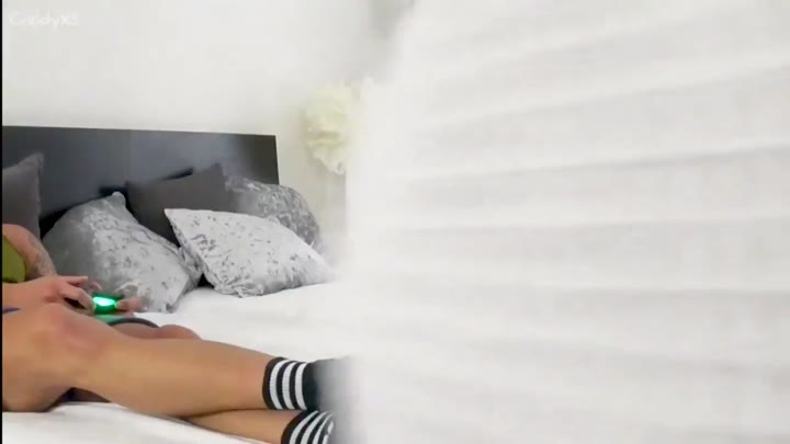 CandyXS – Zocken oder Ficken – Kannst du mir widerstehen