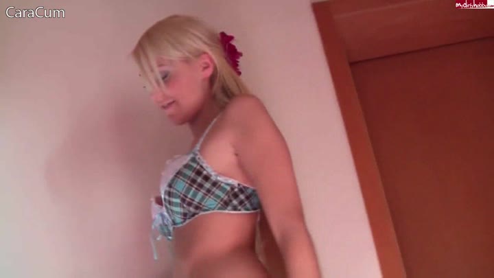 CaraCum – Flotter Blowjob vor der Schule – Dirty Talk