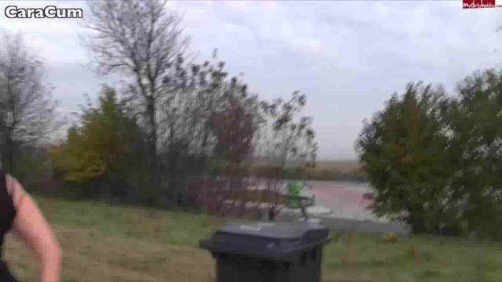 CaraCum – Studentin public auf Rastplatz gefickt