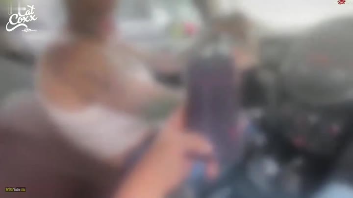 Cat-Coxx – Ferngesteuert im Shoppingcenter