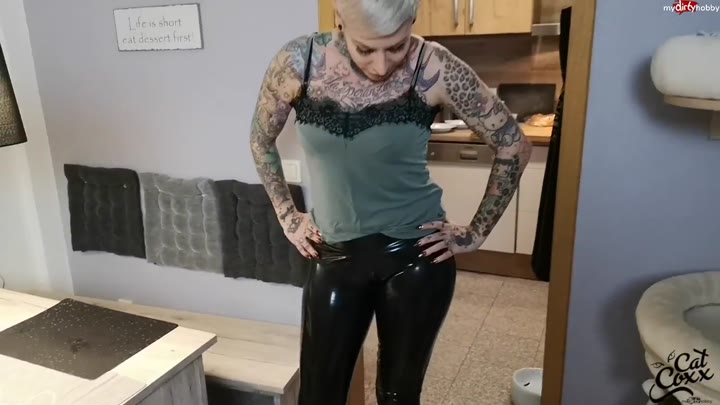 Cat-Coxx – Latex-Silvester-Bitch vor dem Jahreswechsel weggefickt