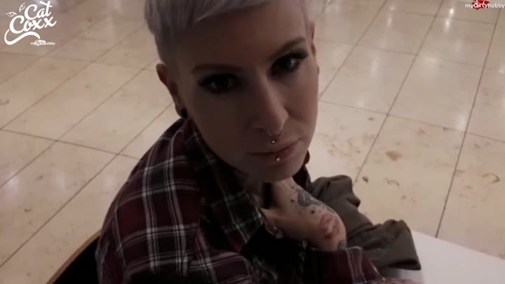 Cat-Coxx – Mein erstes mal public im Einkaufzentrum in der Umkleide blank gefickt