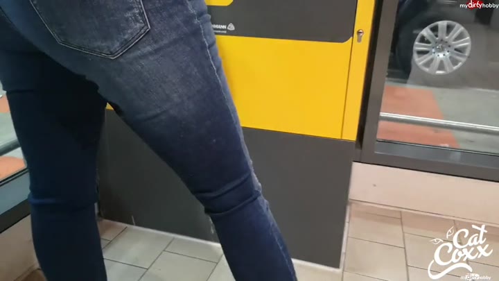 Cat-Coxx – Nach dem Wochenend Einkauf eingepisst