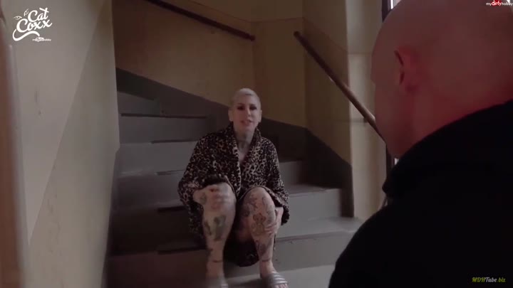 Cat-Coxx – Schluessel vergessen mieser Nachbar benutzt mich in Hausflur,vom Hausmeister erwischt