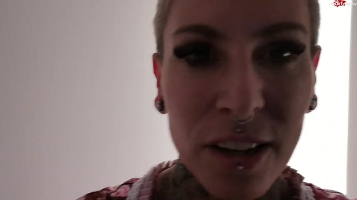 Cat-Coxx – Voll Verboten – Mein erstes mal in der Umkleide im Einkaufszentrum