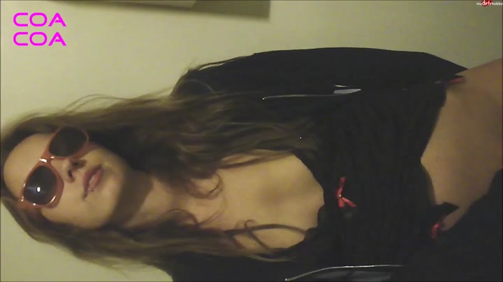 CoaCoa – Sehr Riskante Masturbation und d Sex in Hotel Stairs riesige Gesicht