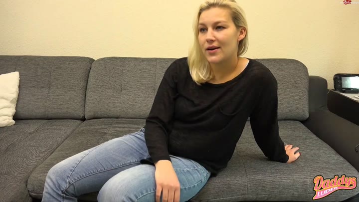 DaddysLuder – CFNM-Splitternackt spritzt er mir auf die Klamotten