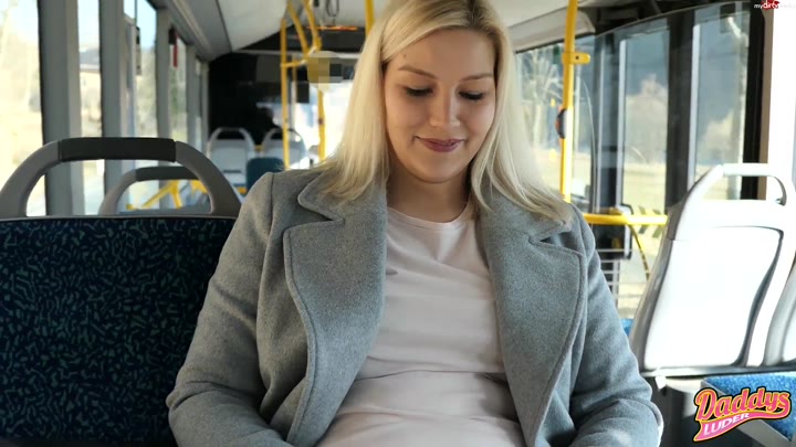 DaddysLuder – Oeffentlicher Doppelabgang im Linienbus