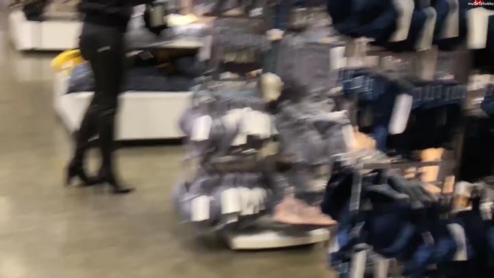 Daynia – Der notgeile Azubi Micha (19) aus dem Kaufhaus