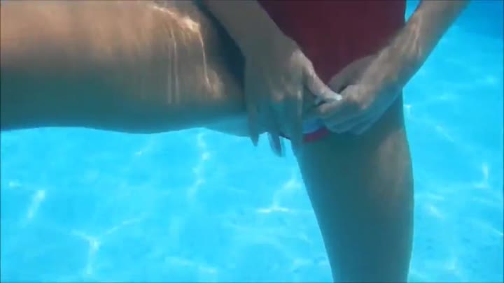 Daynia – Schamlos im Hotelpool – Bespannert und zerfickt