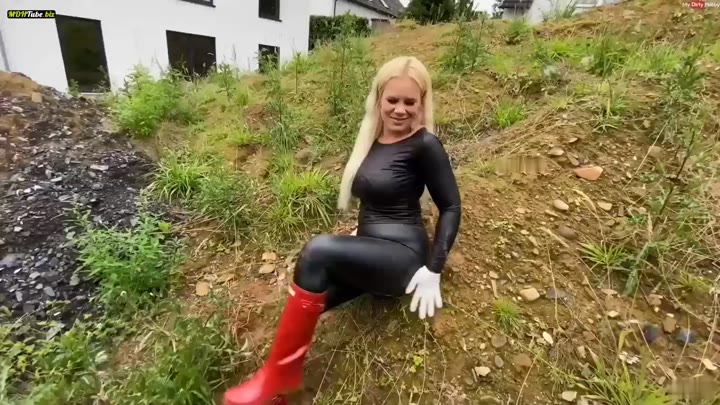 devil-sophie – Angepisst eingenaesst und abgesmoked – Die pervers geile Latexpissschlampe