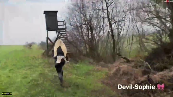 devil-sophie – Dreist im Hochstuhl gepisst – Die Stoff ueberschwemmung