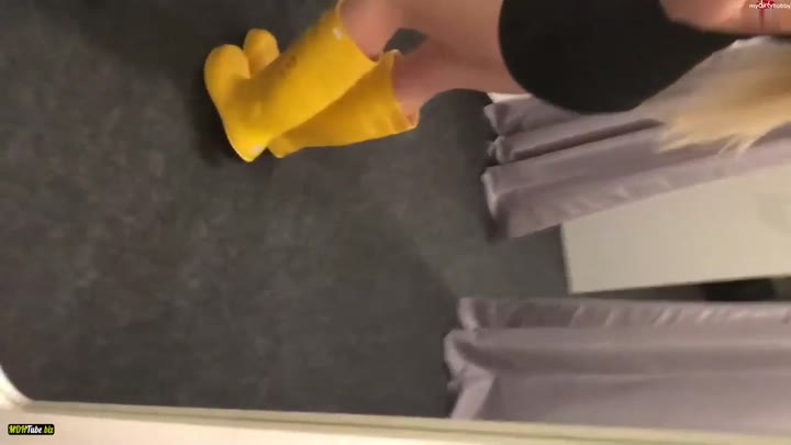 devil-sophie – Ganz alleine – Ich treibe es in meinen gelben Gummistiefel