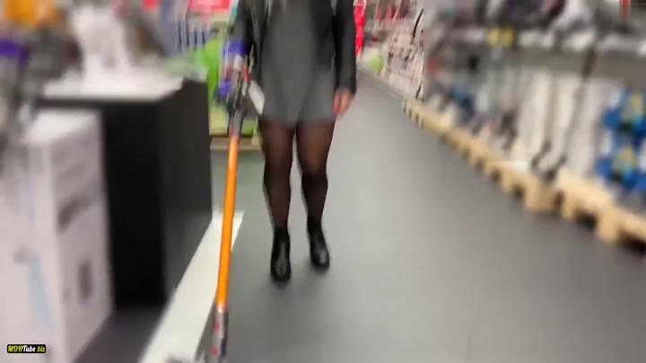 devil-sophie – Krasser Fick im Elektromarkt – Zocker zerfickt mich richtig