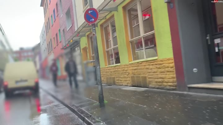 devil-sophie – Latex-Fotzen-Mudda-Milf auf Linienstrasse Public zerfickt und Augenbesamung – beim ficken beobachtet
