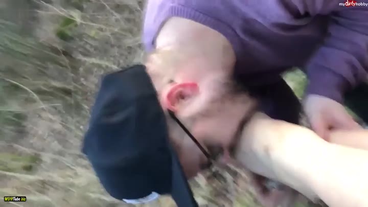 devil-sophie – Leck mir meine bepissten schlammgen Kaesefueße und ich quetsch dir die Eier