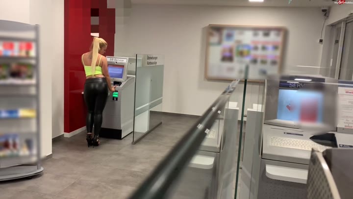 devil-sophie – Public – Mega Dreister Anal Latex Fick in der Bankfiliale – Vollgespritzt auf meinen Latexarsch