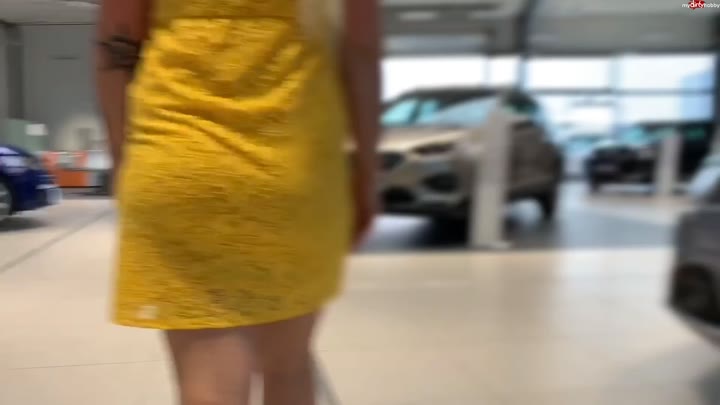 devil-sophie – Sophie sucht ein neues Auto – 4 Rohr Auspuffanlage – Da muss ich doch erstmal rein pissen