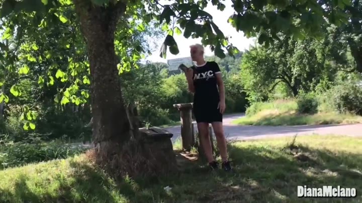 DianaMelano – Spontaner Public Fick mit reichlich Sperma – Parkplatzsex