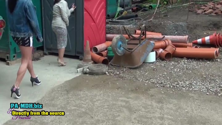 Dirty-Priscilla – Public – Doppel Pissstrahl auf der Baustelle