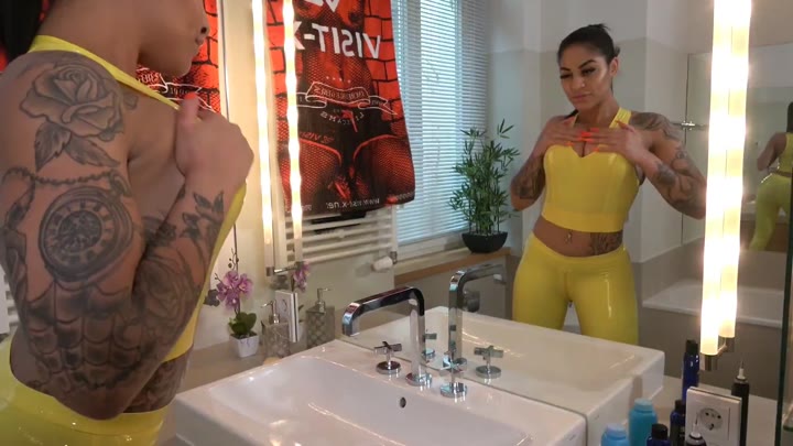 DirtyAkira – Latexfick im Bad – Wann kommst du zu mir