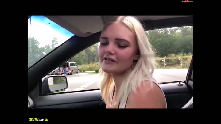 EmelieMai – Das erste mal Public – Daumen raus Schwanz rein