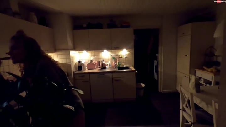 Goldloeckchen159 – Deine Frau wartet draußen im Auto