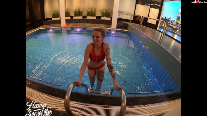 HannaSecret – Public Sex mit dem Bademeister – Spritzige Unterwasseraufnahmen