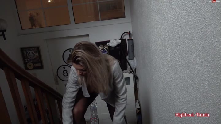 Highheel-Tamia – Erwischt – Bekomme ich jetzt die Kuendigung