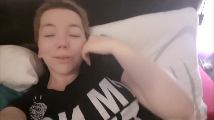 JuleStern – Dildo in meiner Saft-Muschi