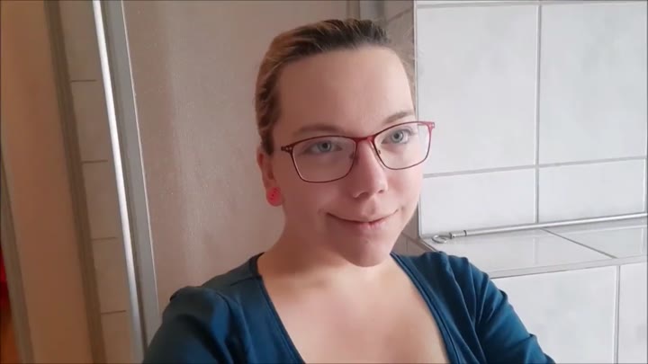 JuleStern – Wunschvideo – Meine großen Schwangeren-Titten kneten und einoelen