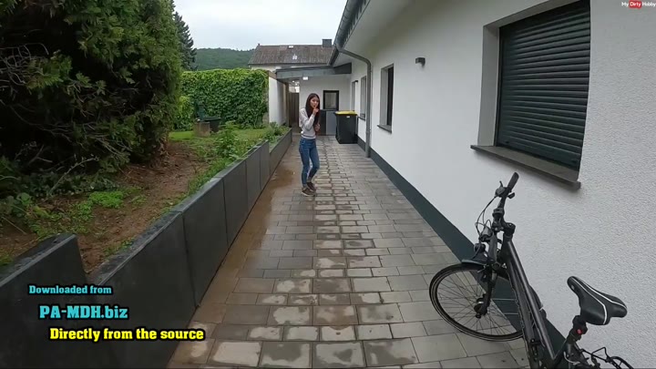 Kim-Rose – Dem Nachbarn heimlich hinters Haus gepisst