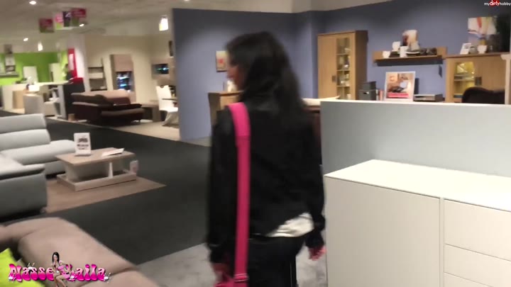Laila-Banx – Mitten im Moebelhaus gebumst – SpermaWalk Extrem