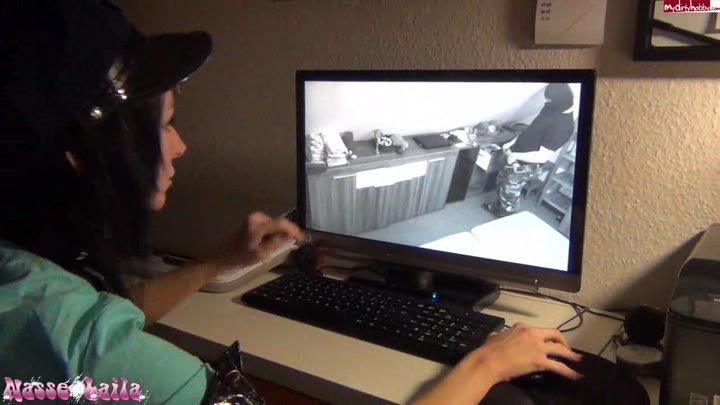 Laila-Banx – Officer Laila unter Sperma-Beschuss