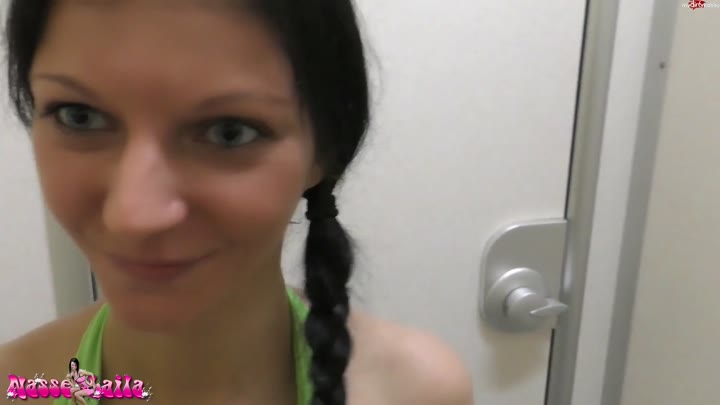 Laila-Banx – Public Facial-Fick in der Sperma-Therme