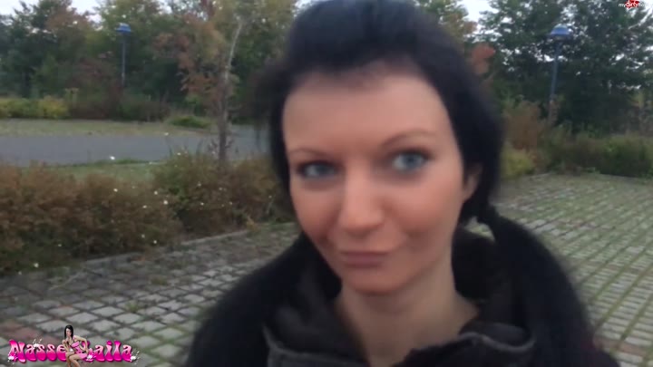 Laila-Banx – Public Sexdate mit heftiger Spermagranate