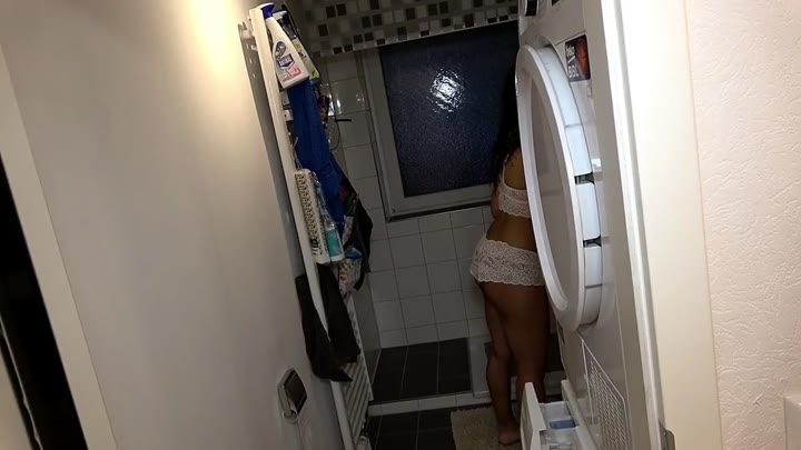 LaraLuana – Mein allererstes Mal Natursekt-Spielchen