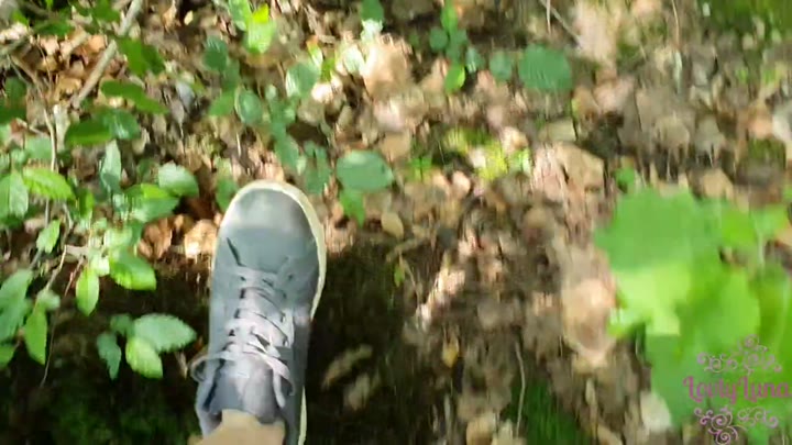 LovlyLuna – Mein erstes Outdoor Sex Video – Vom Stalker erwischt
