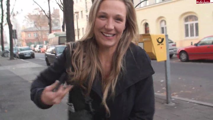 Lucy-Lain – Statt Kaffee gibt es meine sueße Pussy